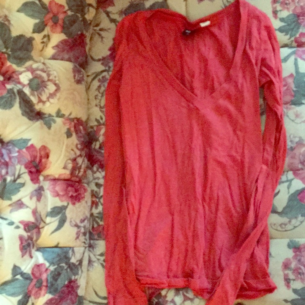 Long sleeve V-neck